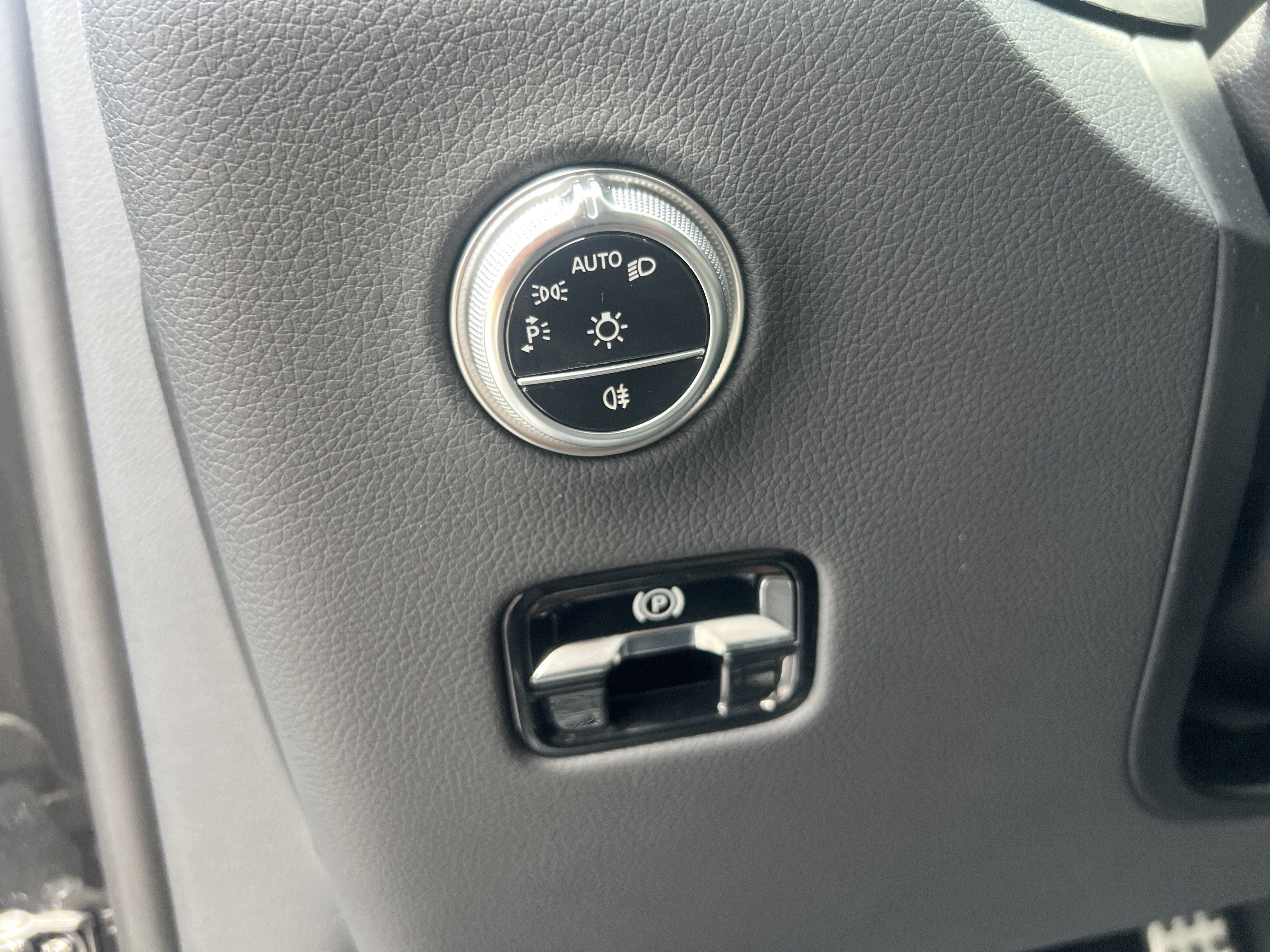 Certified 2025 Mercedes-Benz GLC 300 4MATIC image 18