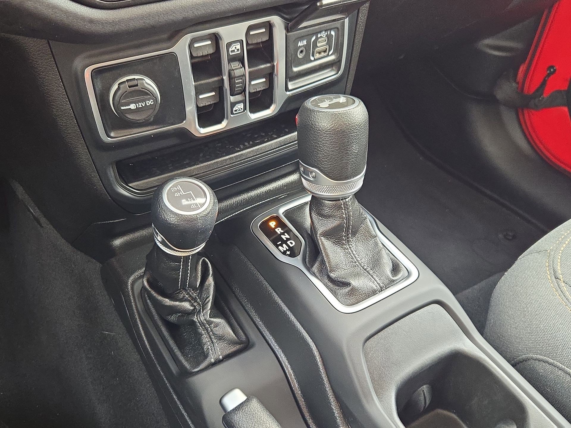Used 2025 Jeep Wrangler Sahara AWD/4WD image 26