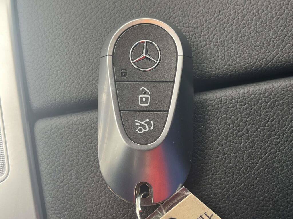 New 2026 Mercedes-Benz C 300 4MATIC Sedan image 4