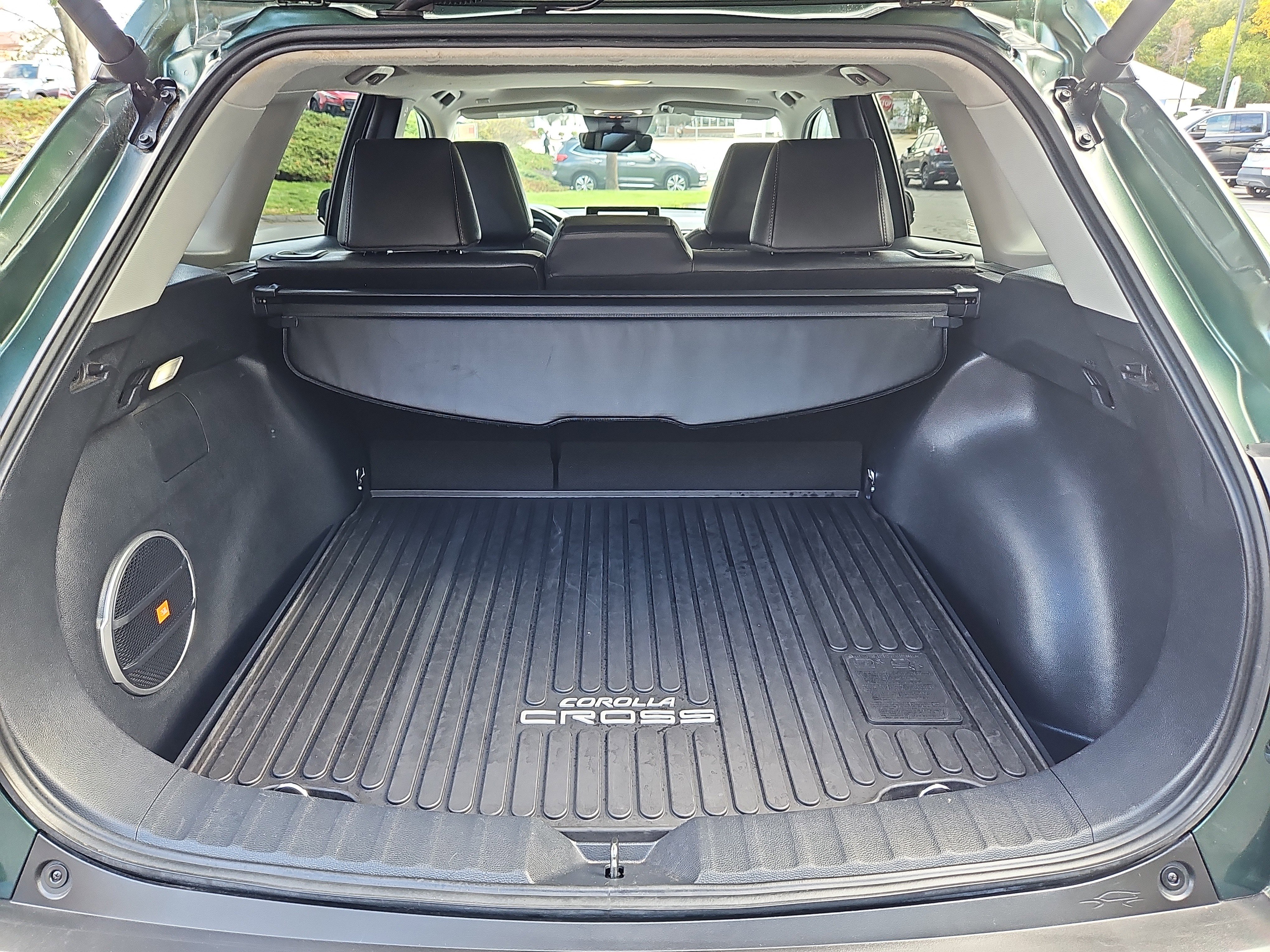 Used 2023 Toyota Corolla Cross XLE image 31