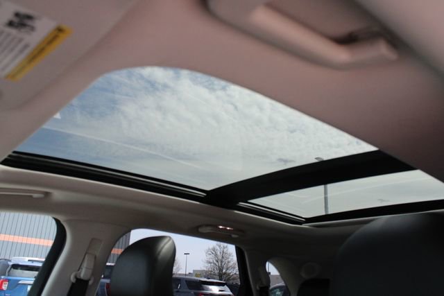 Used 2017 Ford Edge Titanium w/ Equipment Group 302A image 5