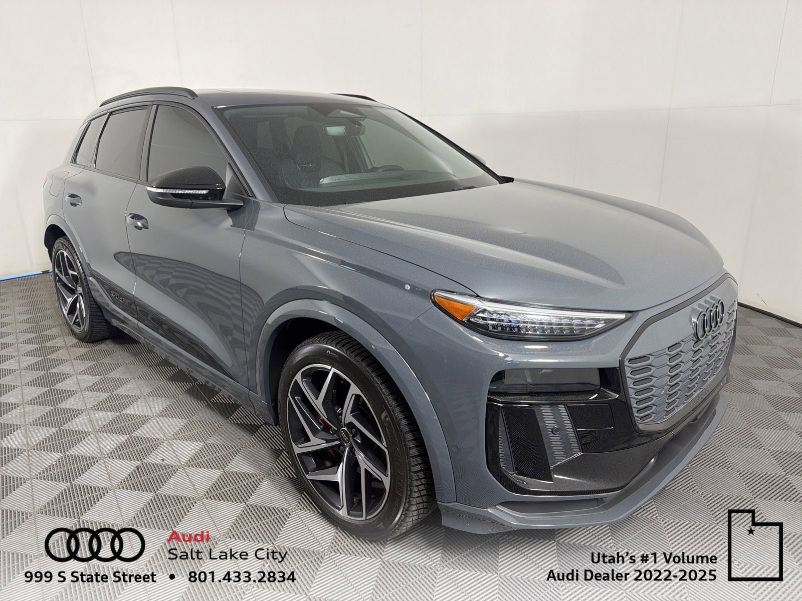 Used 2025 Audi SQ6 e-tron Premium Plus w/ Premium Plus AWD/4WD image 1