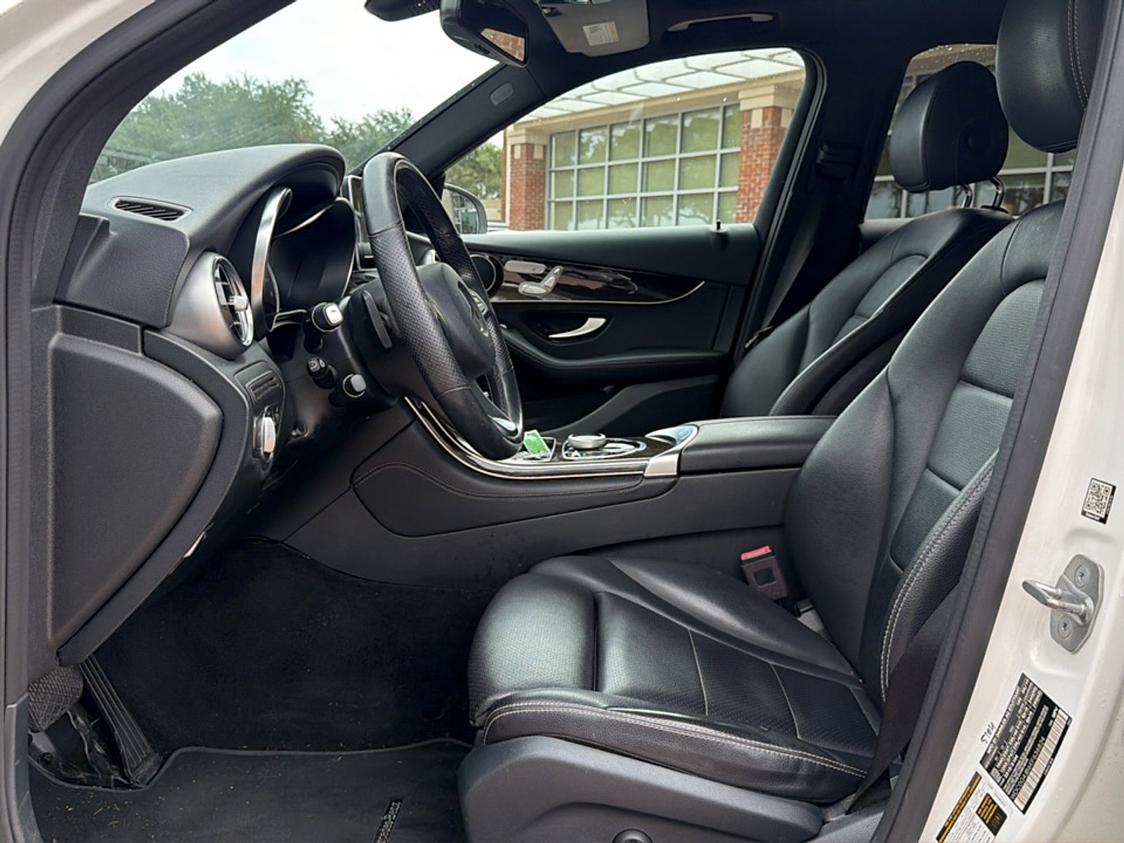 Used 2019 Mercedes-Benz GLC 300 image 3