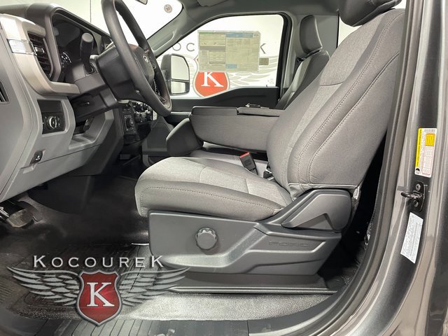 New 2026 Ford F250 XL w/ XL Chrome Package image 11