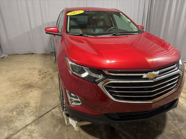 Used 2018 Chevrolet Equinox LT image 2