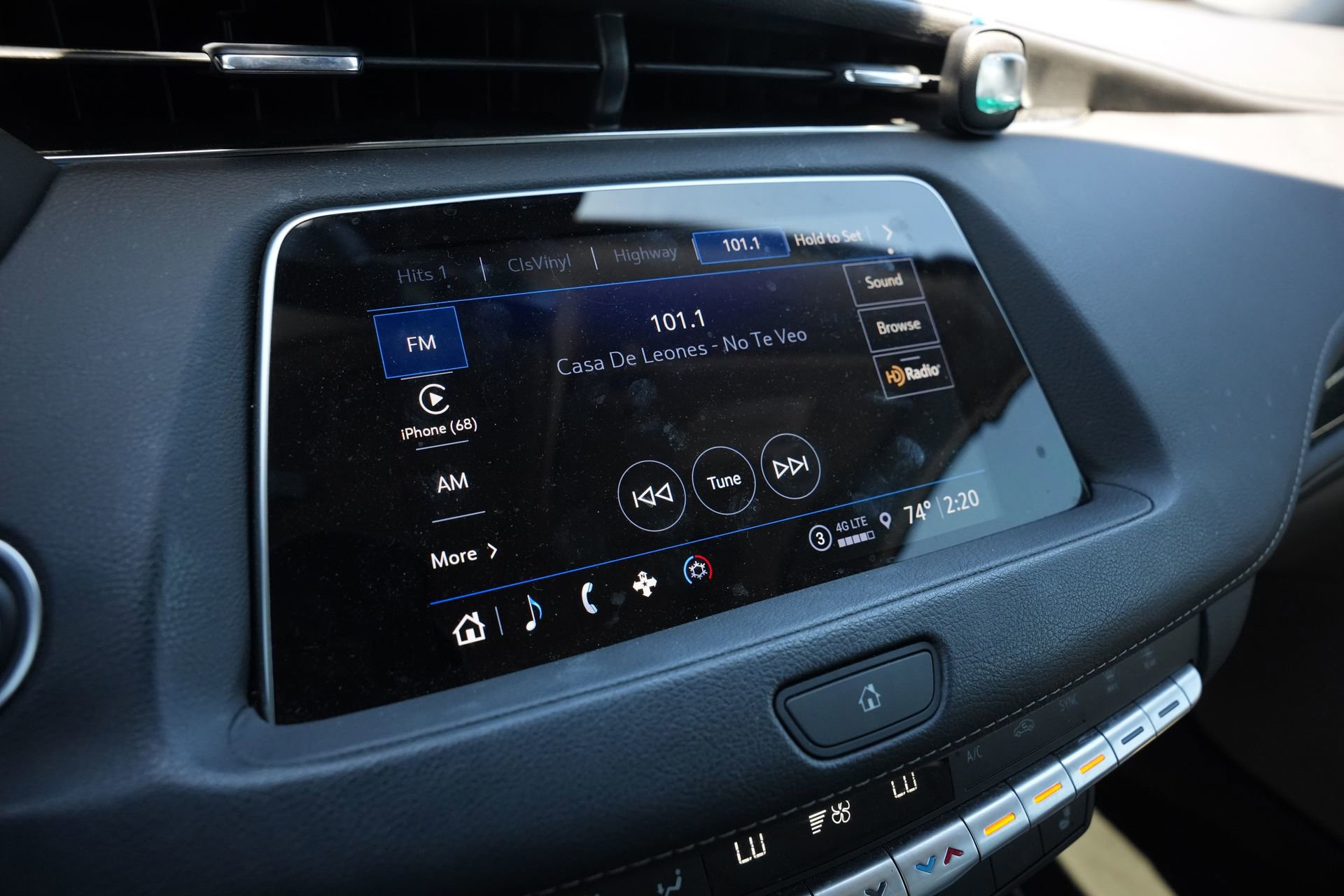 Used 2022 Cadillac XT4 Premium Luxury w/ Enhanced Visibility Package image 12