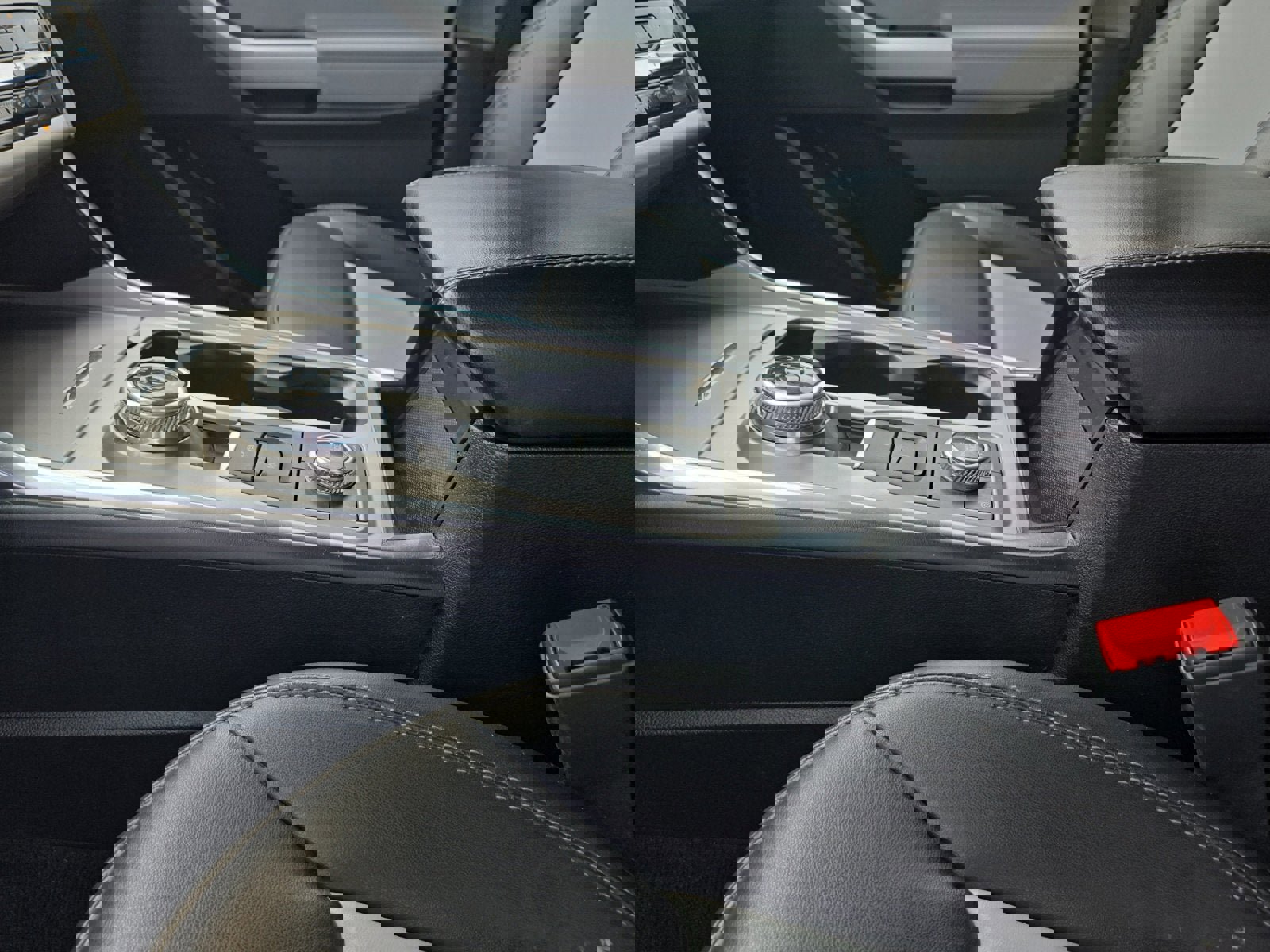 Certified 2023 Ford Explorer XLT w/ Equipment Group 202A image 22