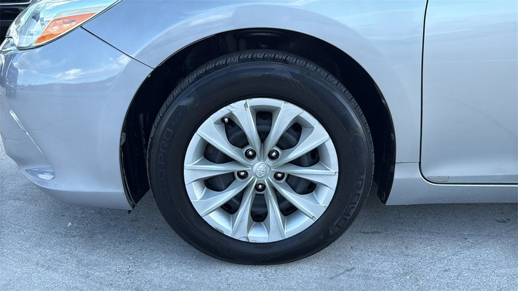 Used 2017 Toyota Camry LE image 10