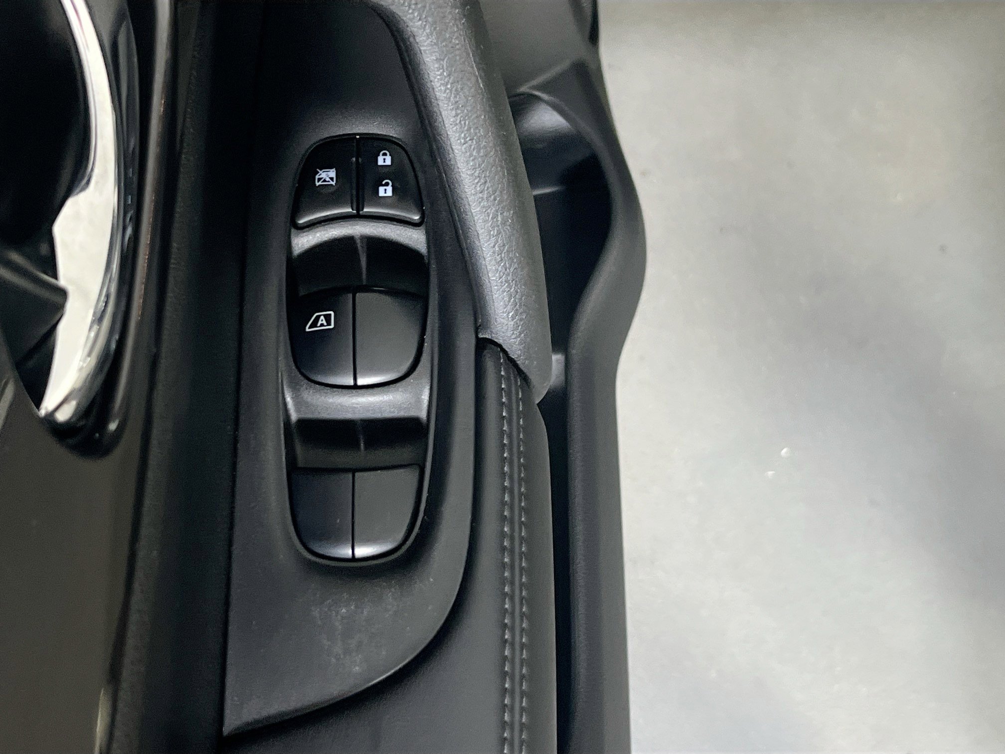 Used 2020 Nissan Rogue SV image 17