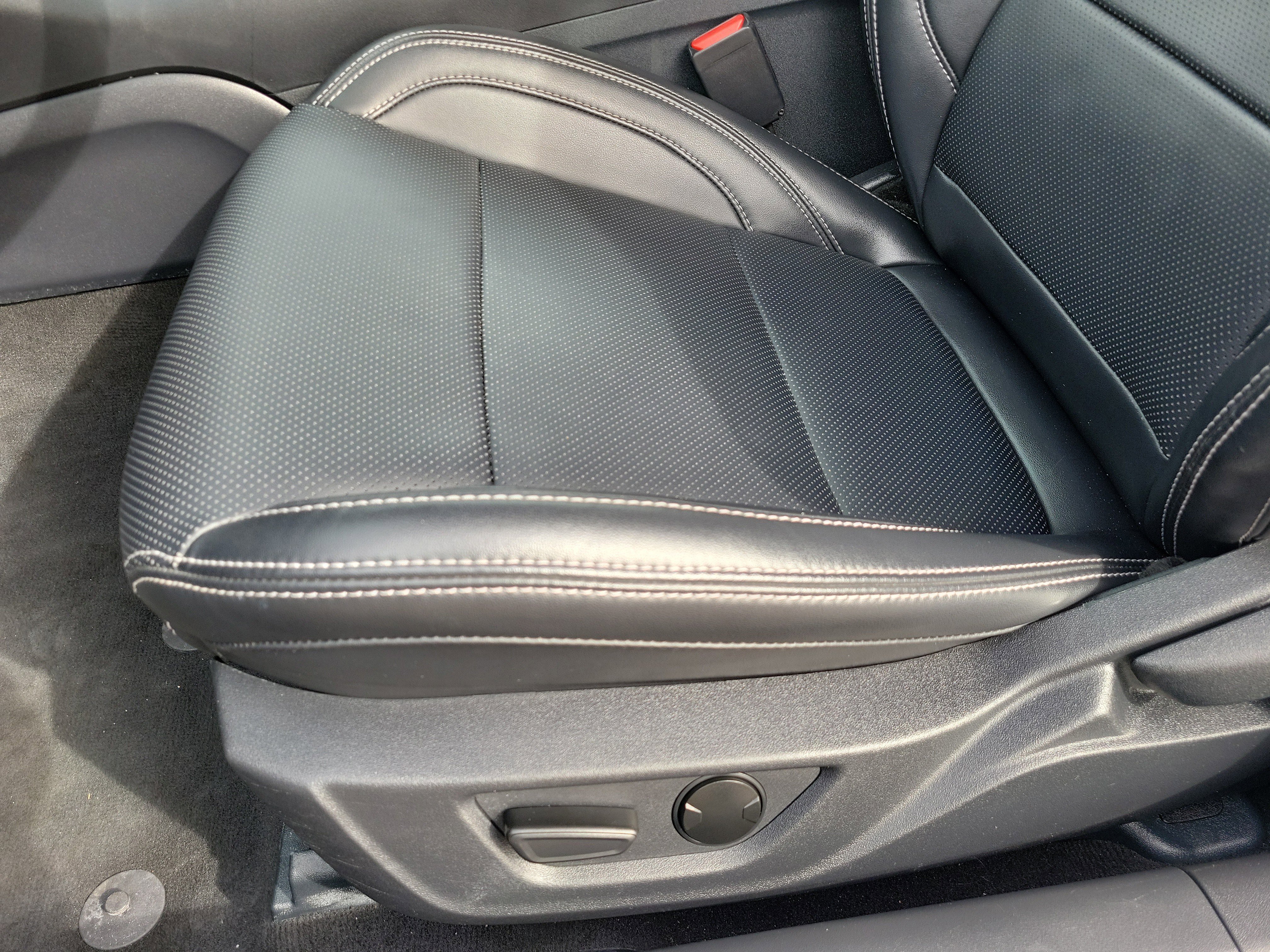 Used 2025 Ford Mustang Premium image 10