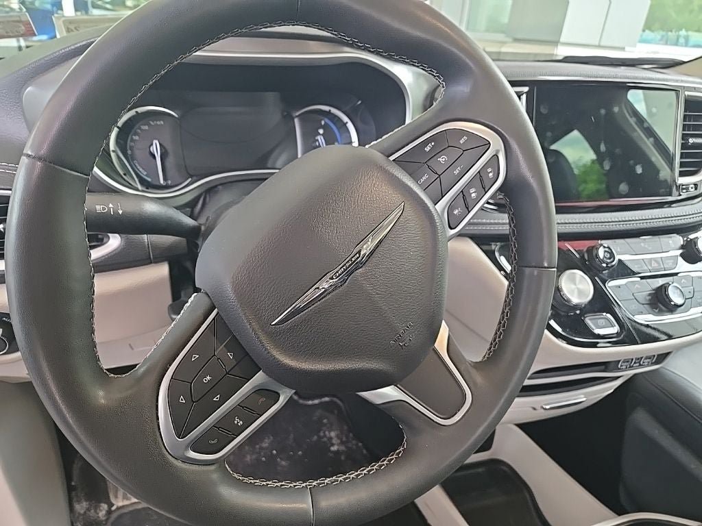 Used 2024 Chrysler Pacifica Limited FWD image 6