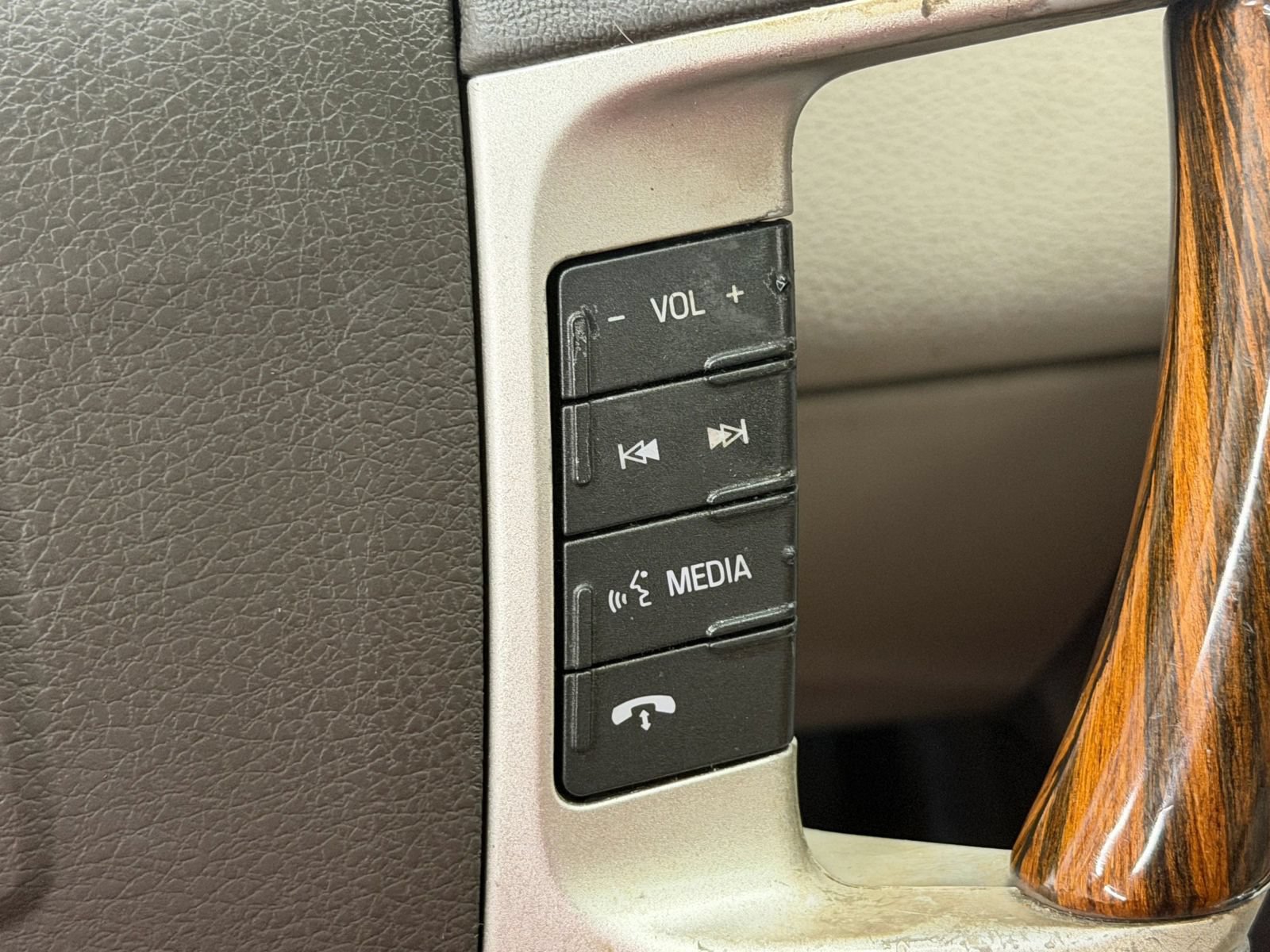 Used 2010 Lincoln MKX 2WD image 26