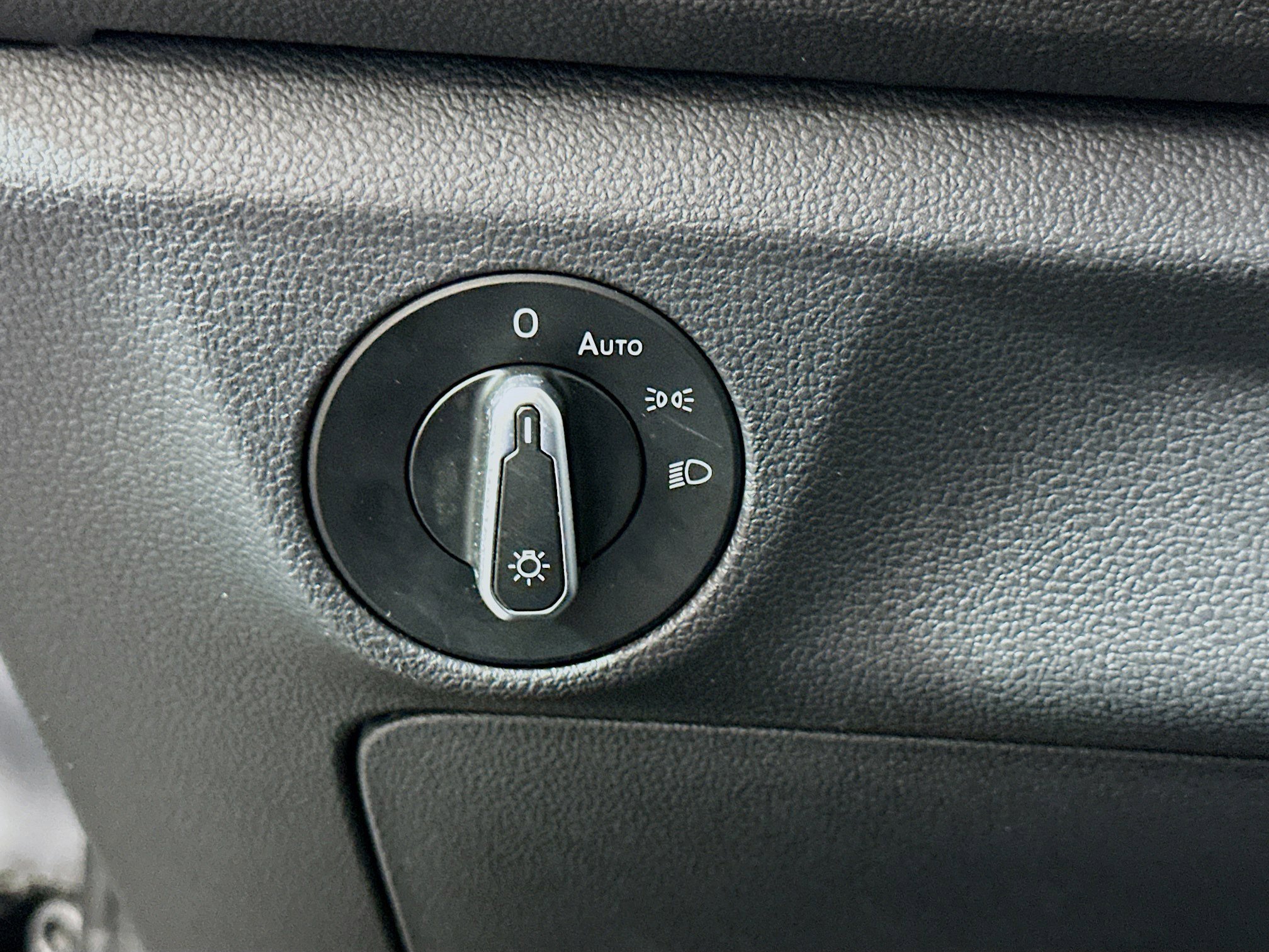 Used 2024 Volkswagen Jetta SE image 17