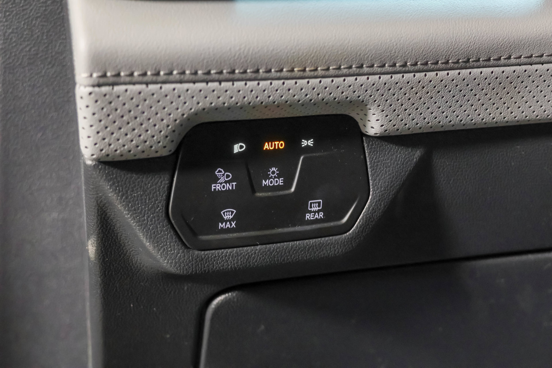 Used 2024 Volkswagen Atlas Peak Edition SE AWD/4WD image 25