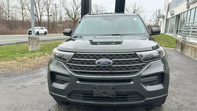 Used 2023 Ford Explorer XLT AWD/4WD image 3