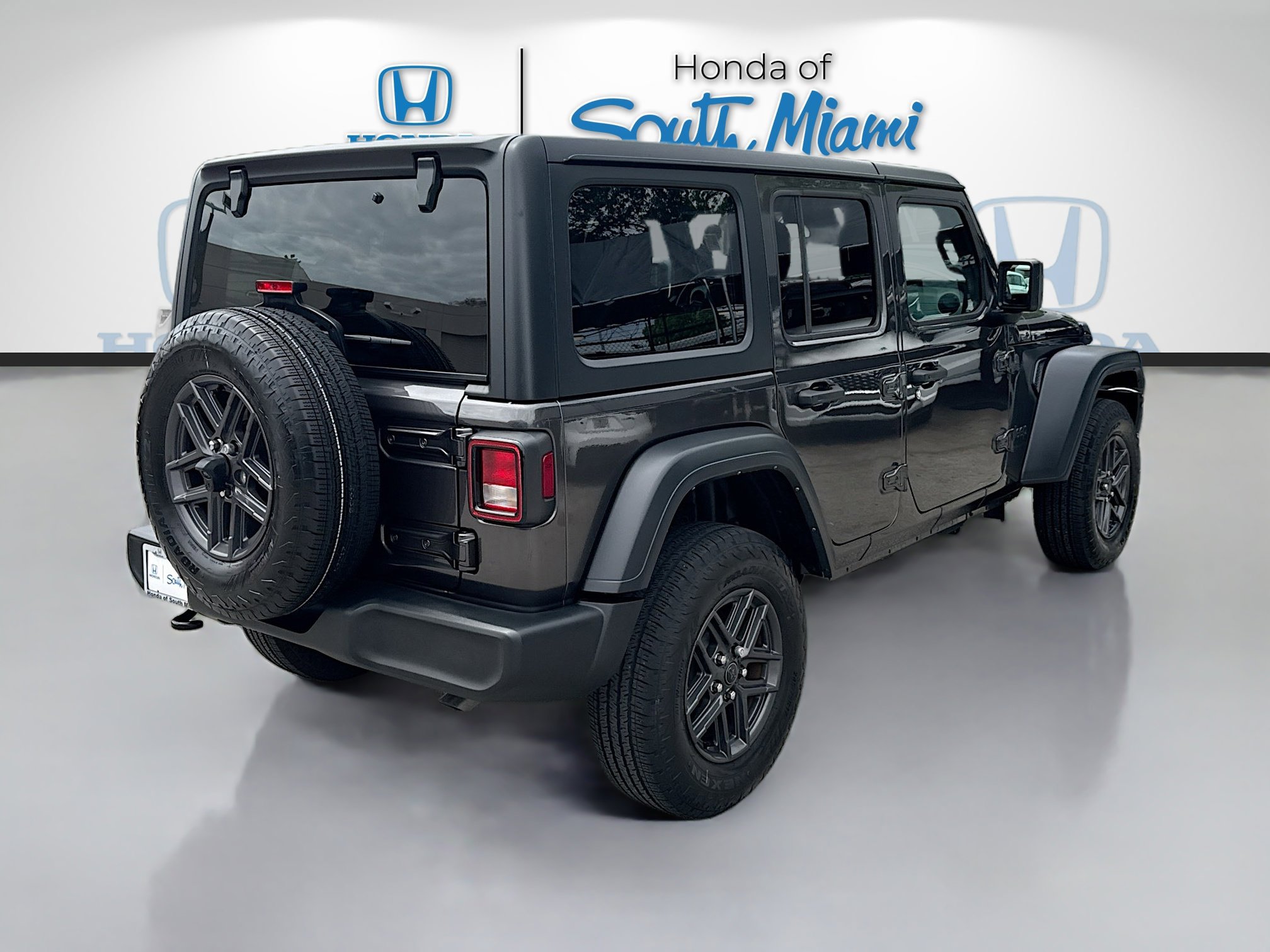 Used 2024 Jeep Wrangler Sport S image 7
