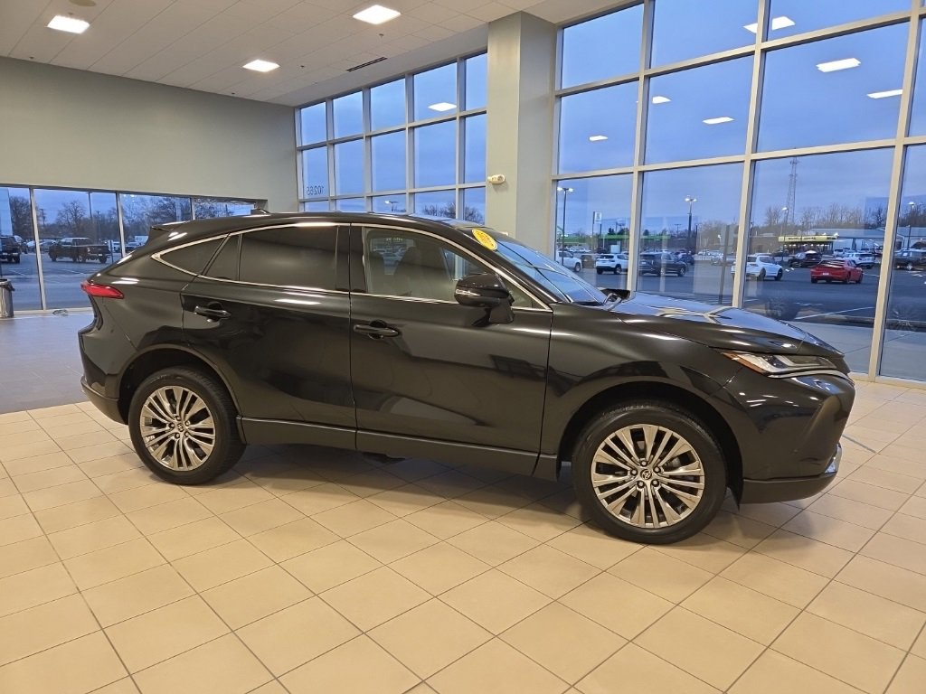 Used 2023 Toyota Venza Limited image 5