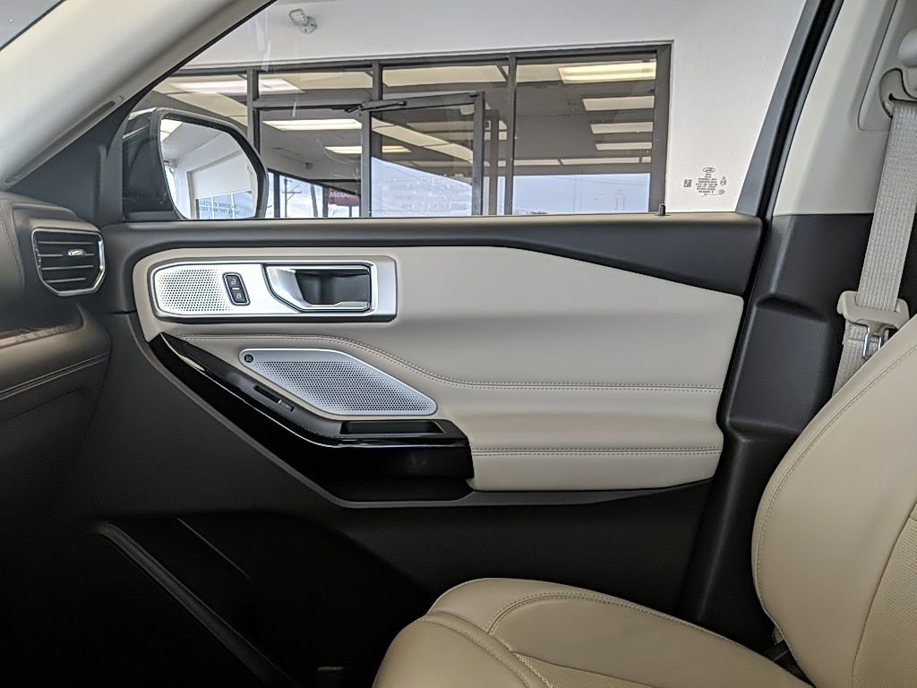 Used 2022 Ford Explorer Platinum w/ Equipment Group 601A image 22