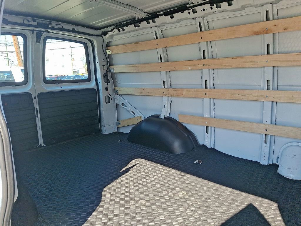 Used 2024 GMC Savana 2500 w/ Driver Convenience Package image 10