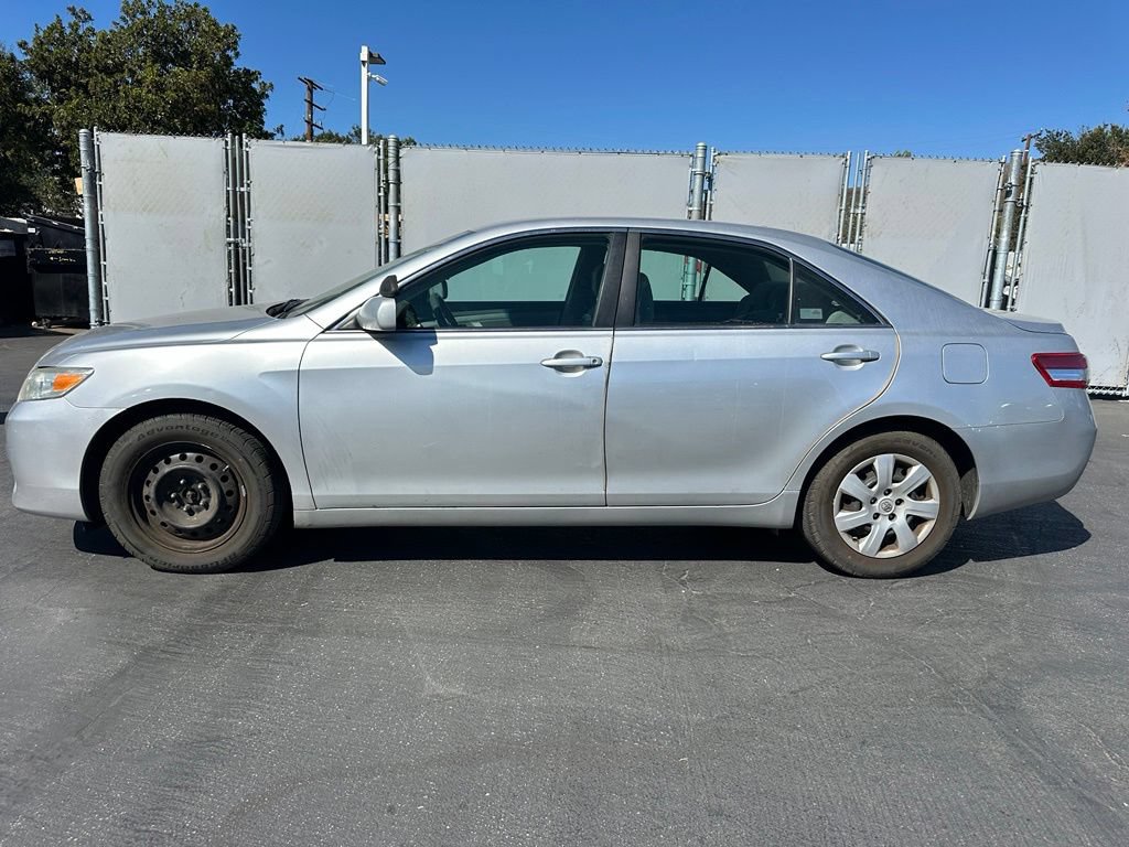 Used 2010 Toyota Camry LE FWD image 2