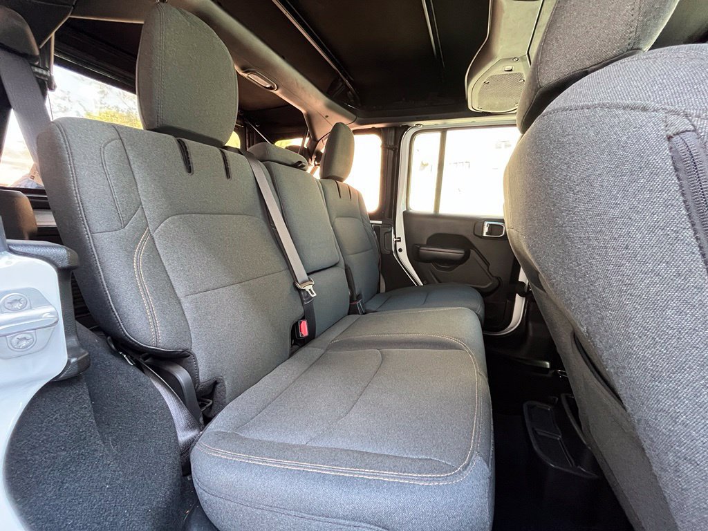 Used 2024 Jeep Wrangler Unlimited AWD/4WD image 16