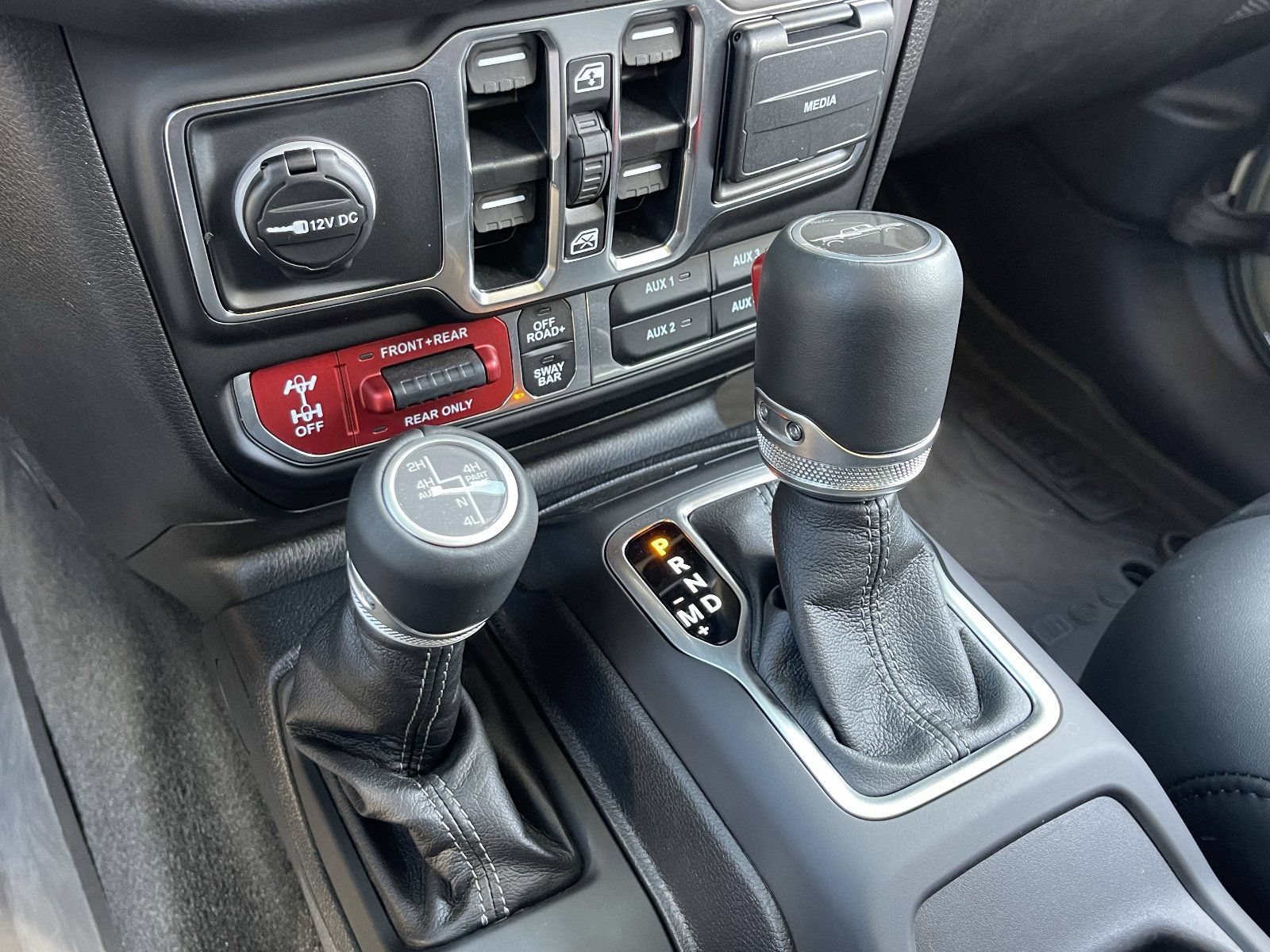 Used 2025 Jeep Gladiator Rubicon AWD/4WD image 25