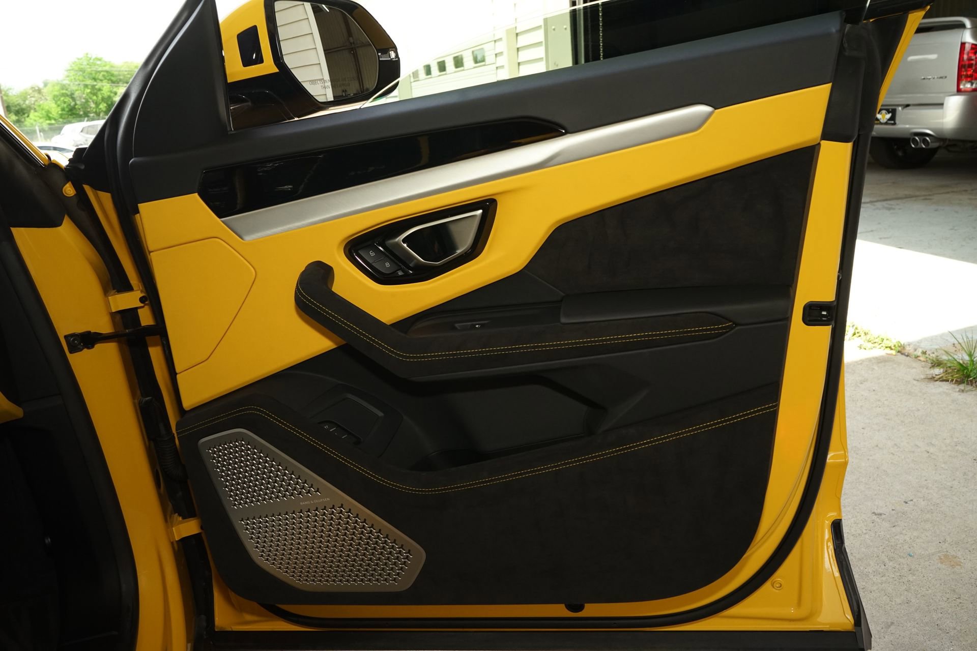 Used 2023 Lamborghini Urus S image 27