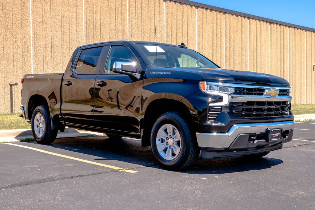 Certified 2025 Chevrolet Silverado 1500 LT AWD/4WD image 2