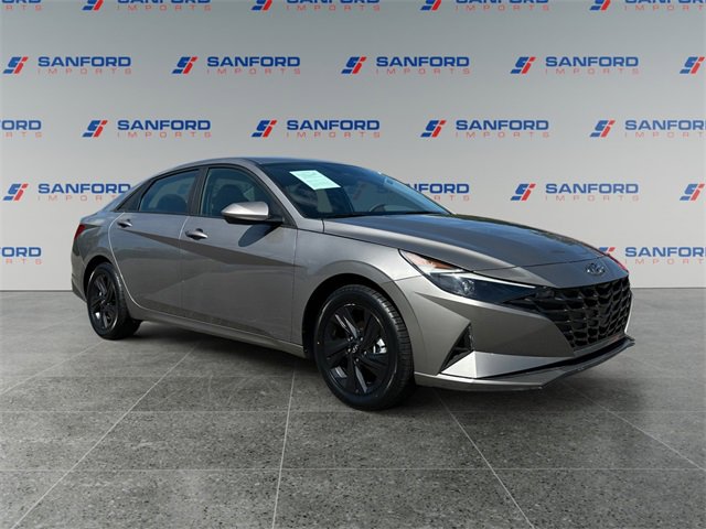 Used 2023 Hyundai Elantra Blue w/ Preferred Accessory Package image 7