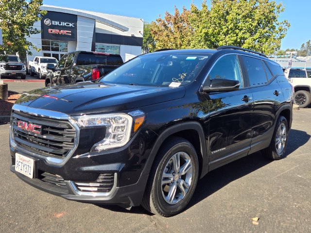Used 2023 GMC Terrain SLE w/ Driver Convenience Package FWD image 8