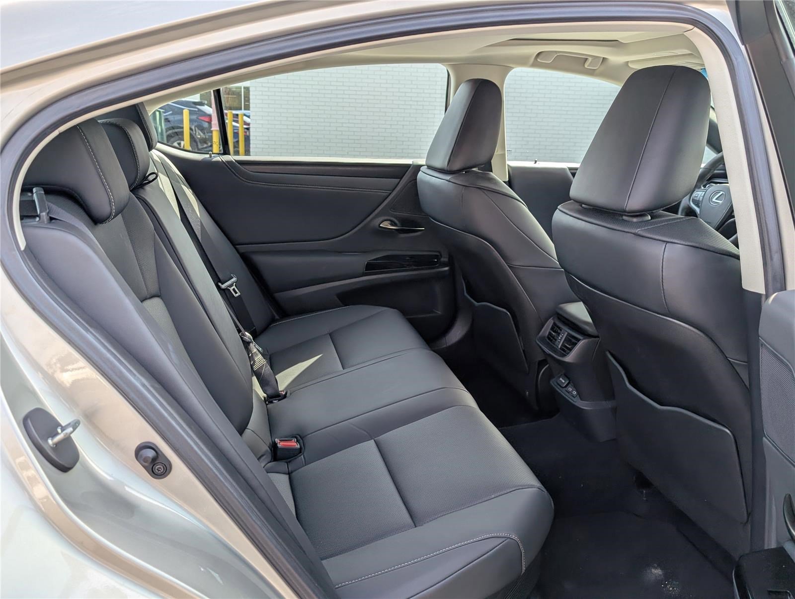 Certified 2025 Lexus ES 300h w/ Premium Package image 12