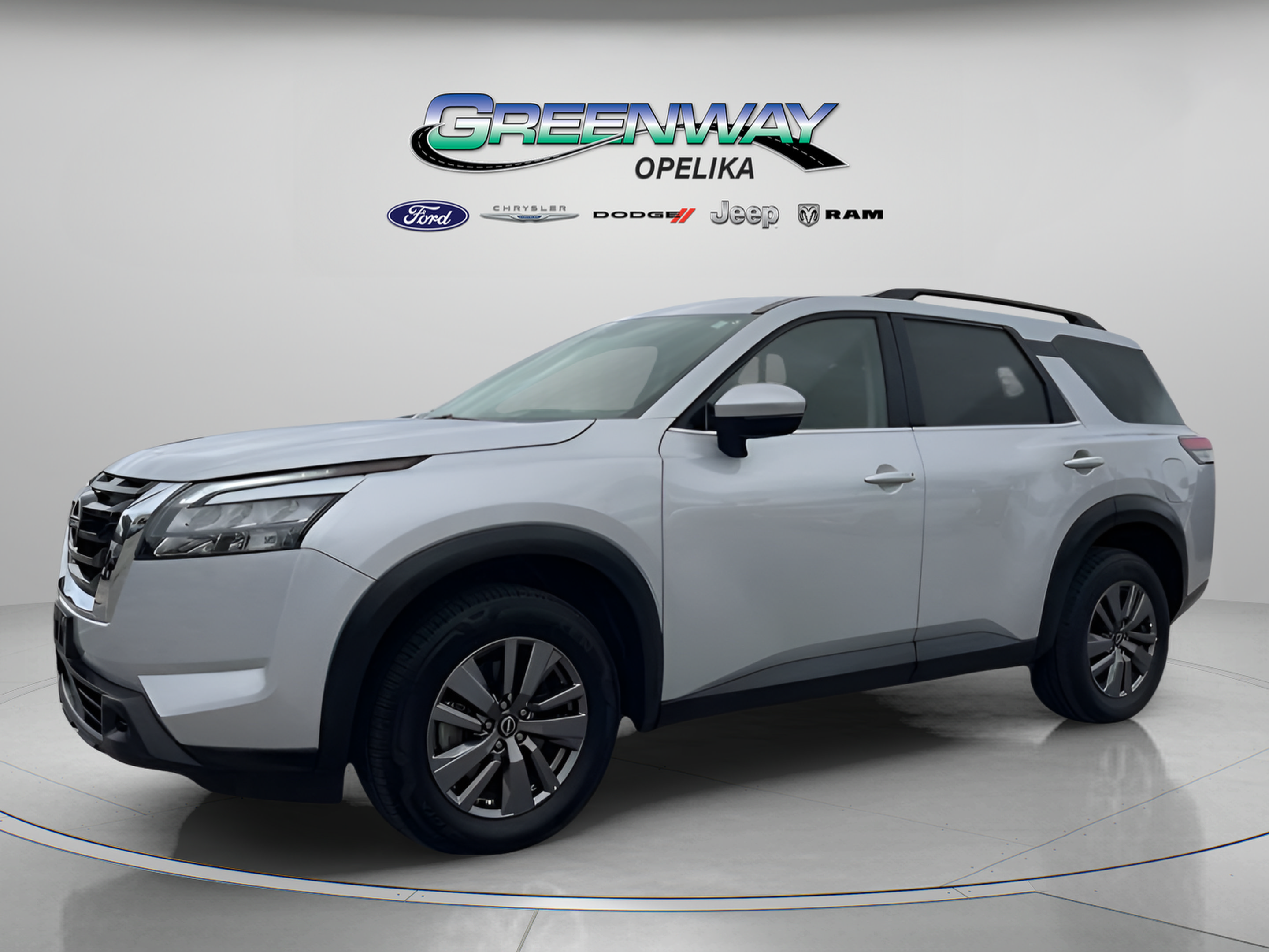 Used 2025 Nissan Pathfinder SV AWD/4WD image 2