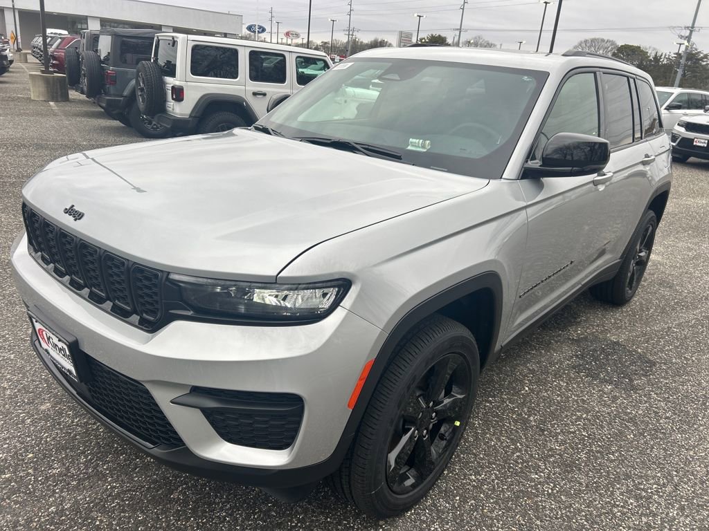 New 2025 Jeep Grand Cherokee Altitude image 5