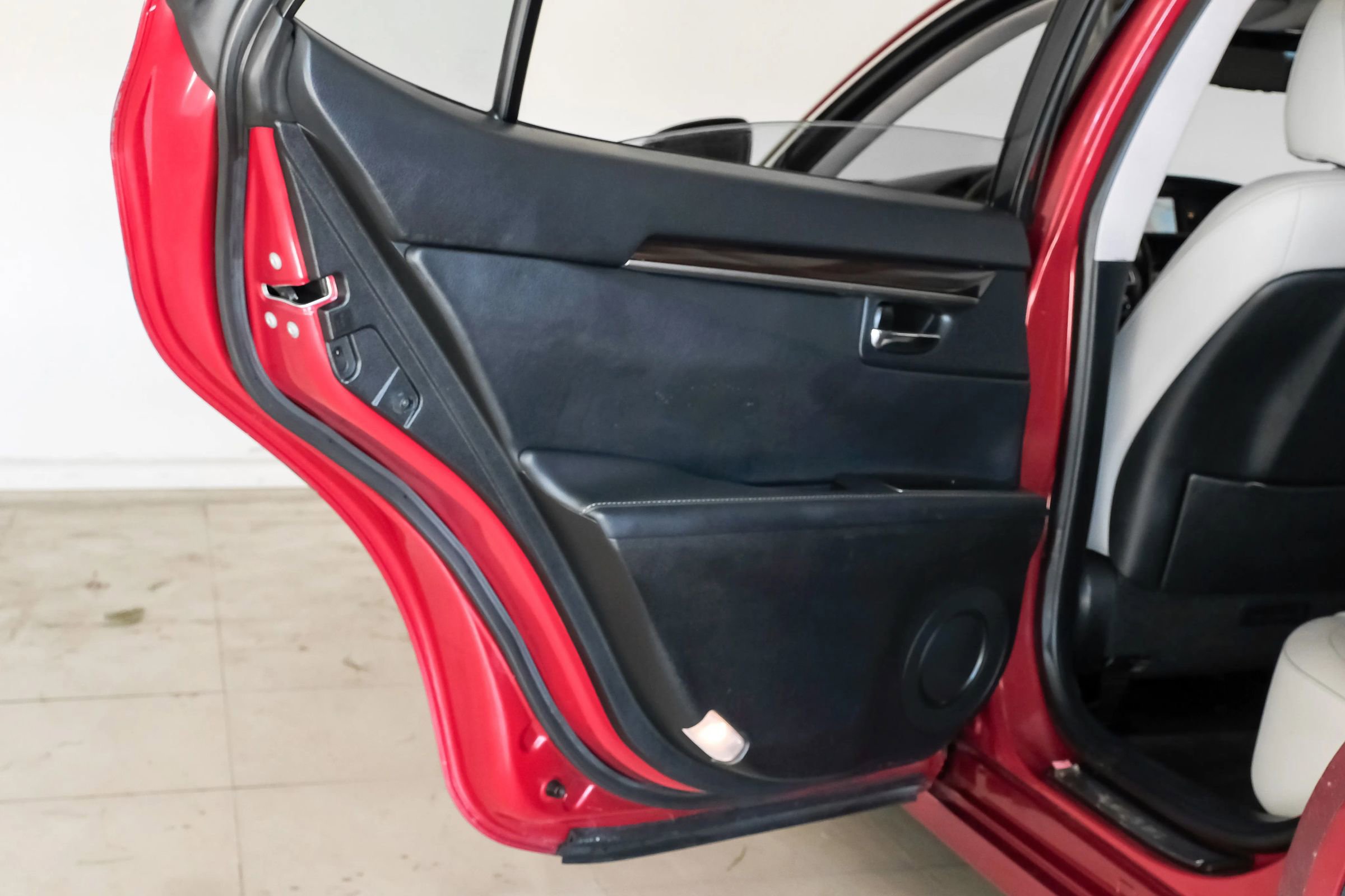 Used 2018 Lexus ES 300h w/ Luxury Package image 36