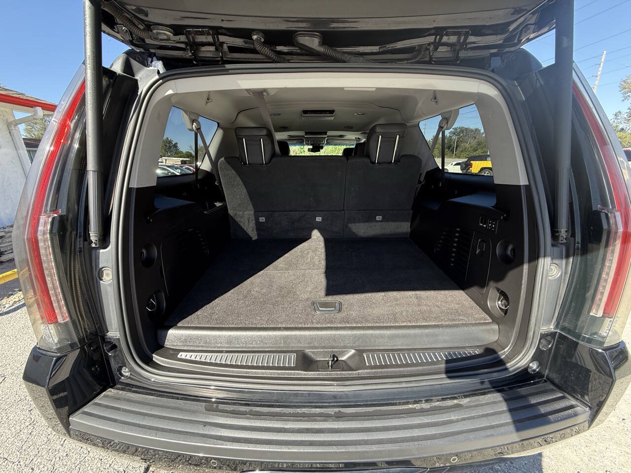 Used 2017 Cadillac Escalade ESV Premium Luxury AWD/4WD image 9