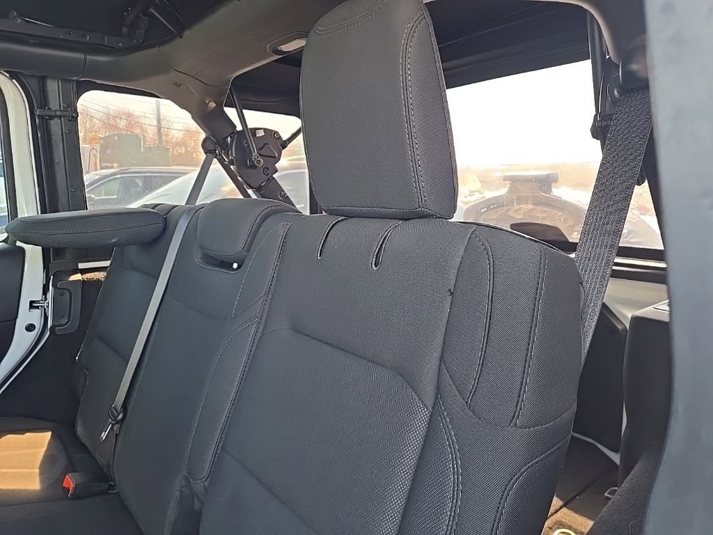 Used 2020 Jeep Wrangler Unlimited Sahara w/ Safety Group AWD/4WD image 13