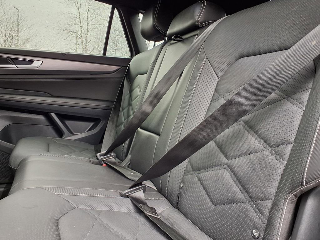 Used 2025 Volkswagen Atlas Cross Sport SE image 6