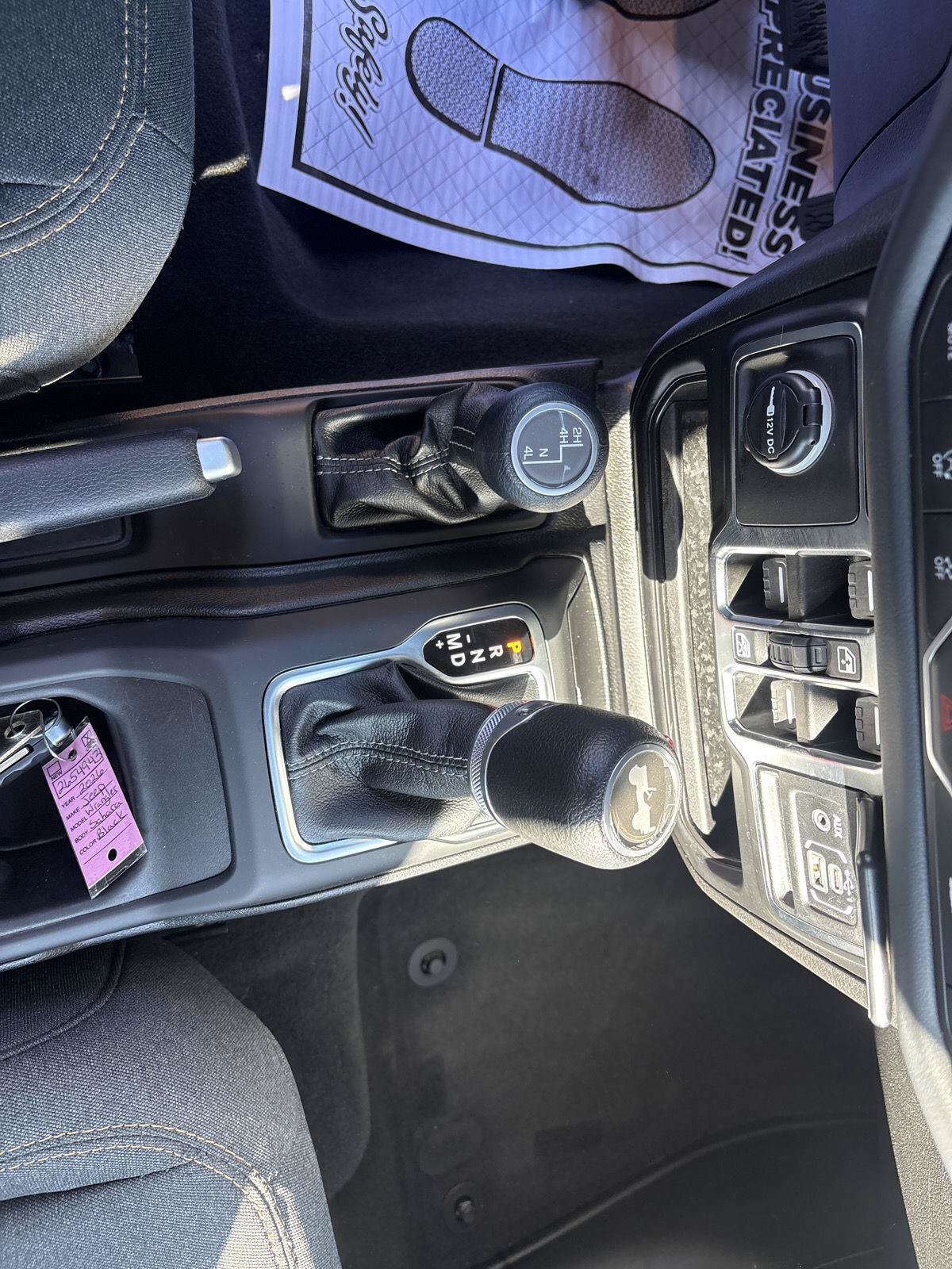 Used 2026 Jeep Wrangler Unlimited Sahara AWD/4WD image 22