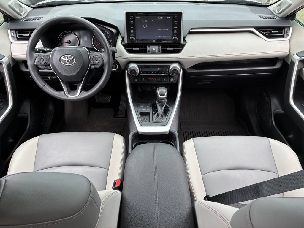 Used 2021 Toyota RAV4 XLE Premium FWD image 4