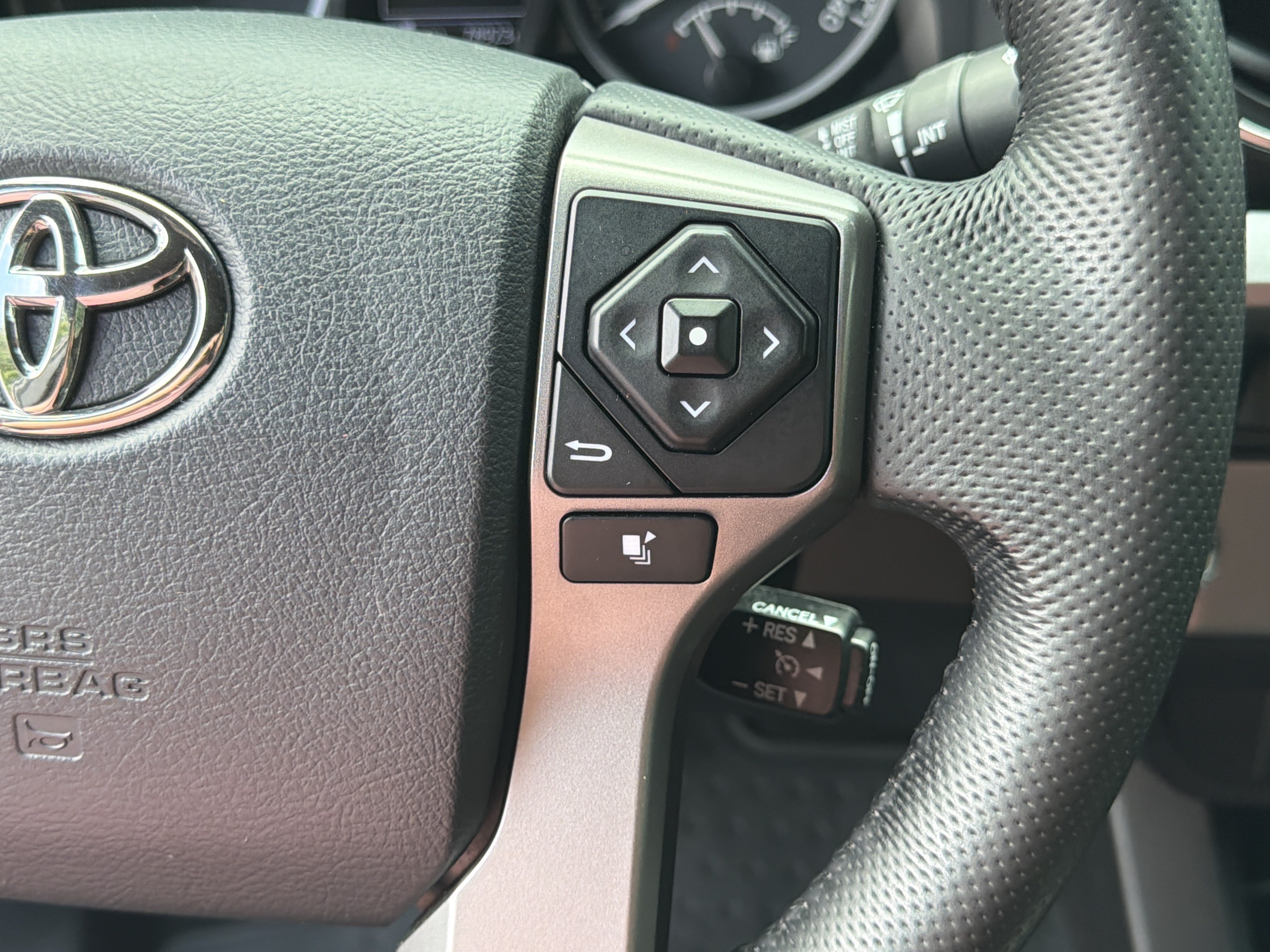Used 2016 Toyota Tacoma Limited w/ Towing Package RWD image 25