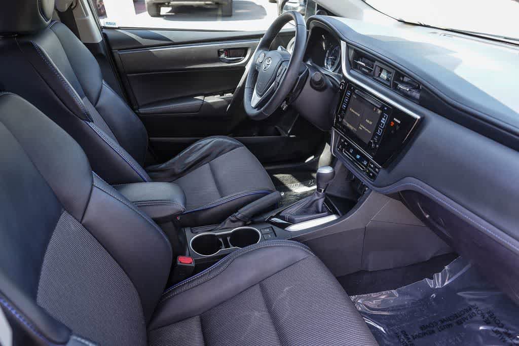 Used 2017 Toyota Corolla SE w/ SE Premium Package FWD image 17