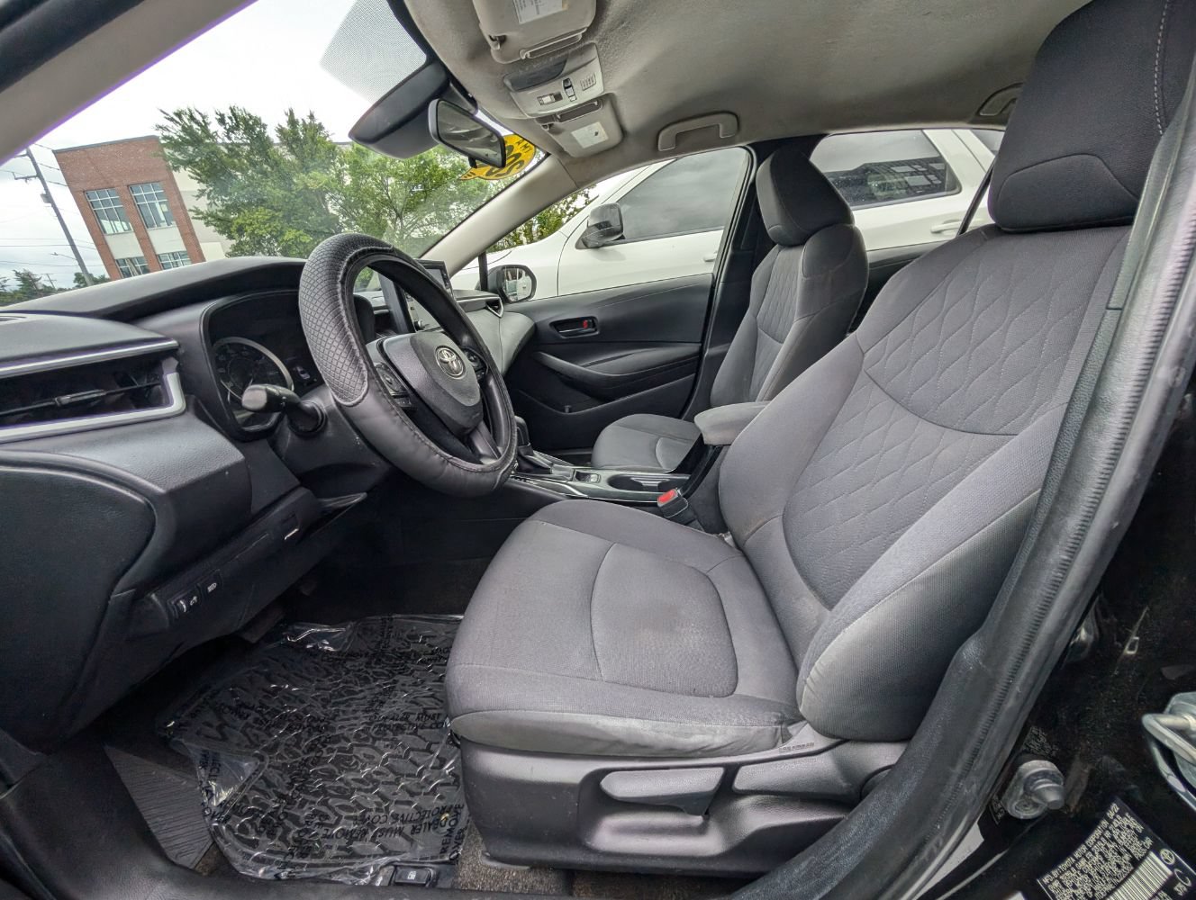 Used 2022 Toyota Corolla LE FWD image 15