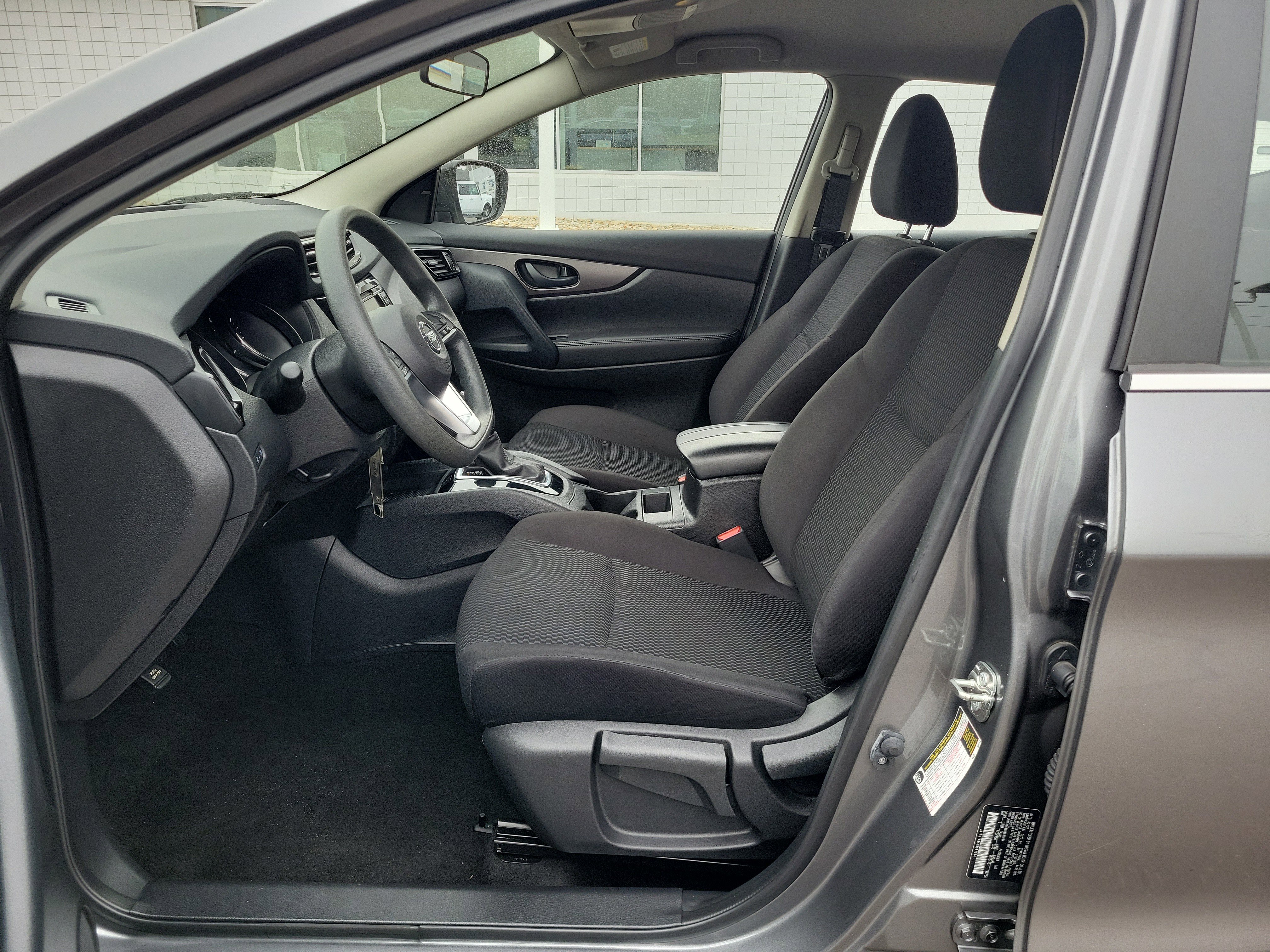 Used 2022 Nissan Rogue Sport S image 16