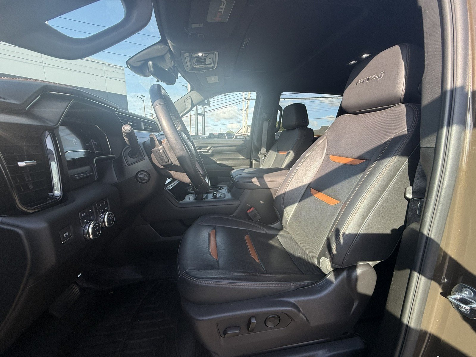 Used 2024 GMC Sierra 1500 AT4 w/ Technology Package AWD/4WD image 9
