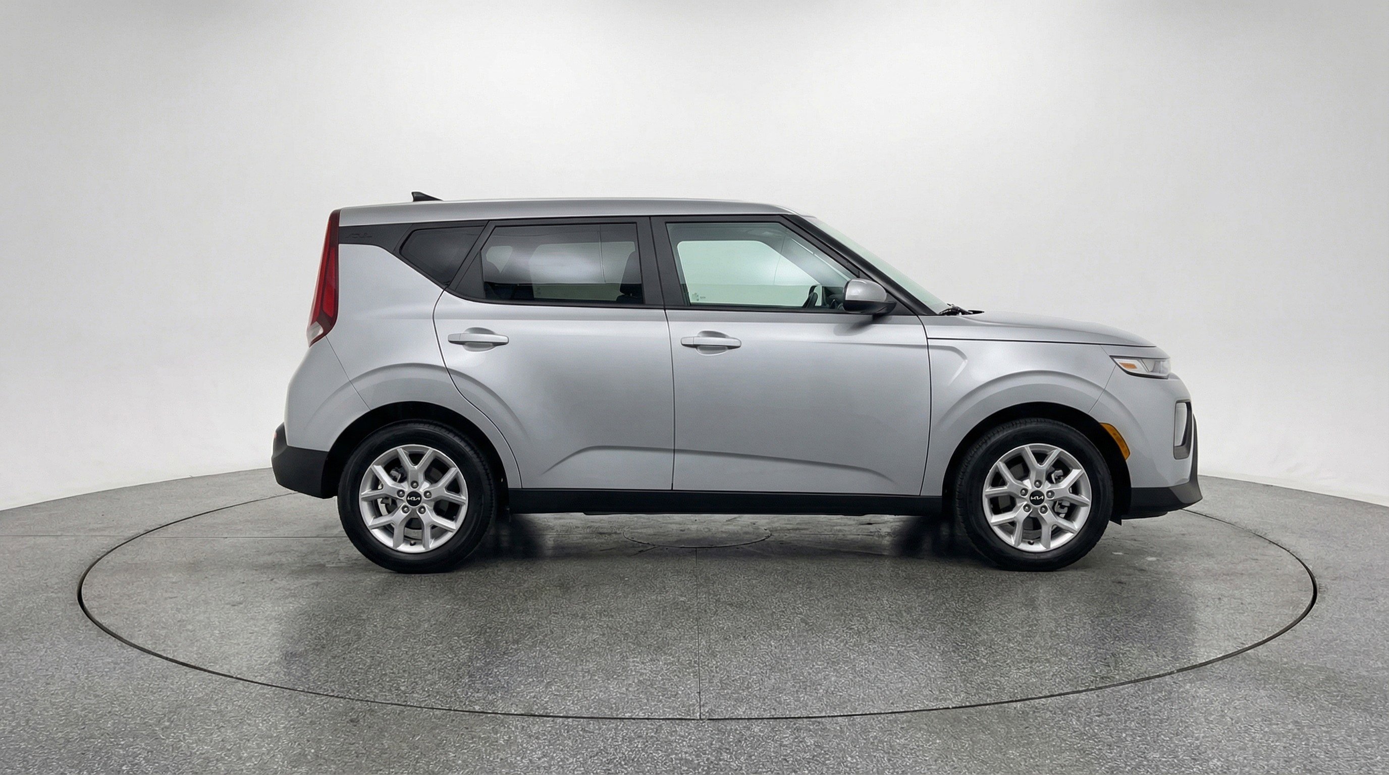 Used 2025 Kia Soul LX w/ LX Technology Package FWD image 11
