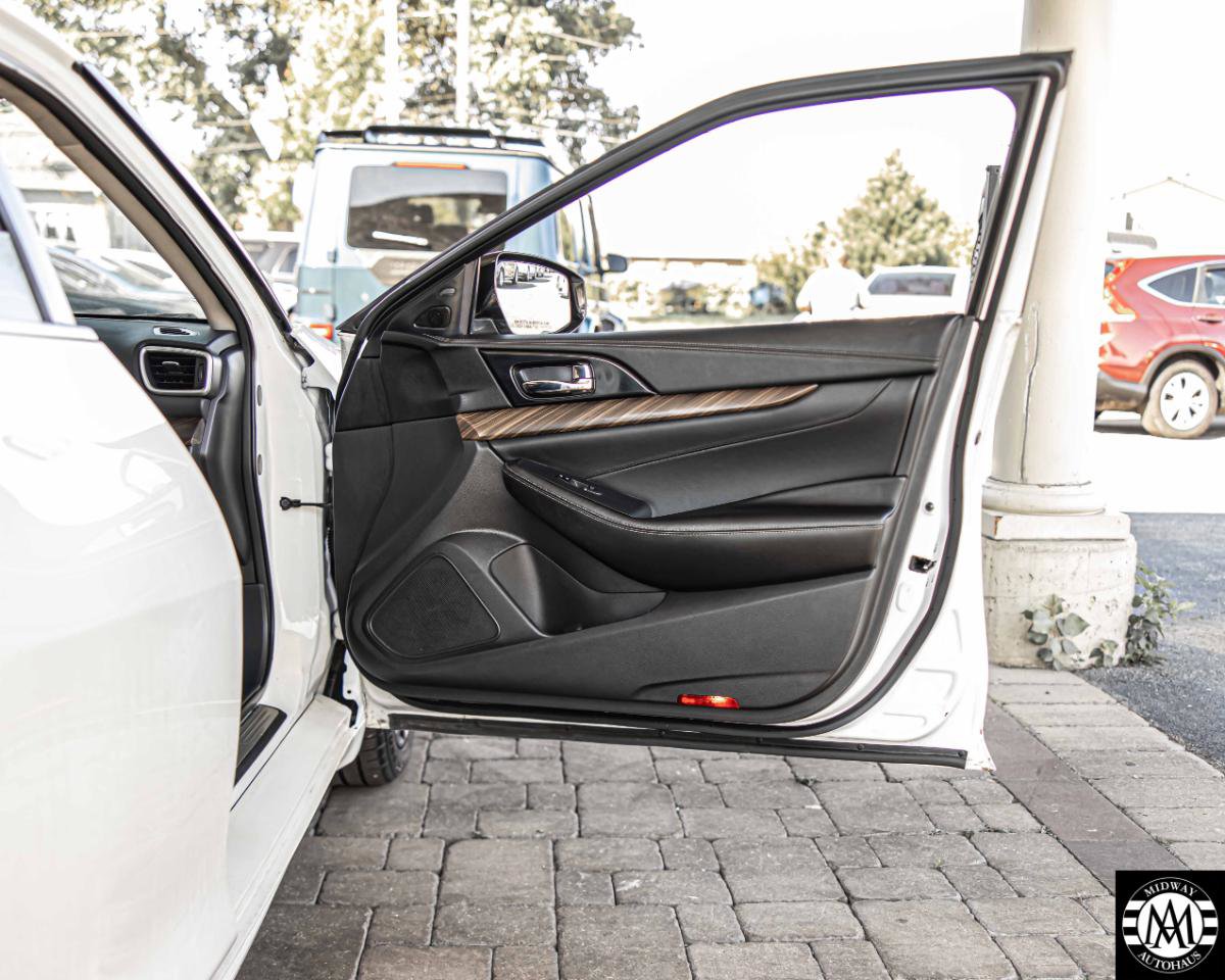 Used 2016 Nissan Maxima Platinum FWD image 38