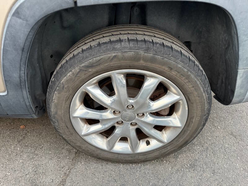 Used 2015 Jeep Cherokee Limited w/ Luxury Group image 26