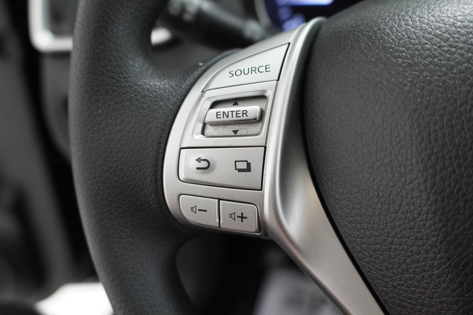 Used 2016 Nissan Rogue S w/ Appearance Package FWD image 8