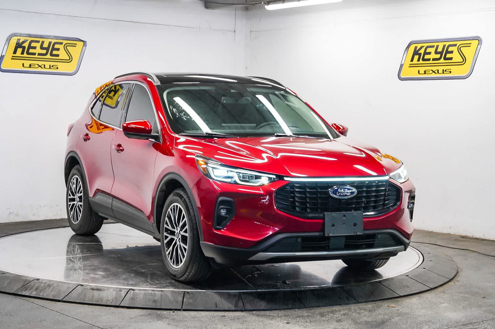 Used 2023 Ford Escape SE w/ PHEV Premium Package FWD image 5