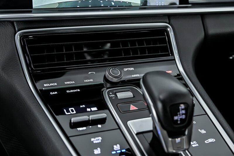 Used 2018 Porsche Panamera 4S image 36